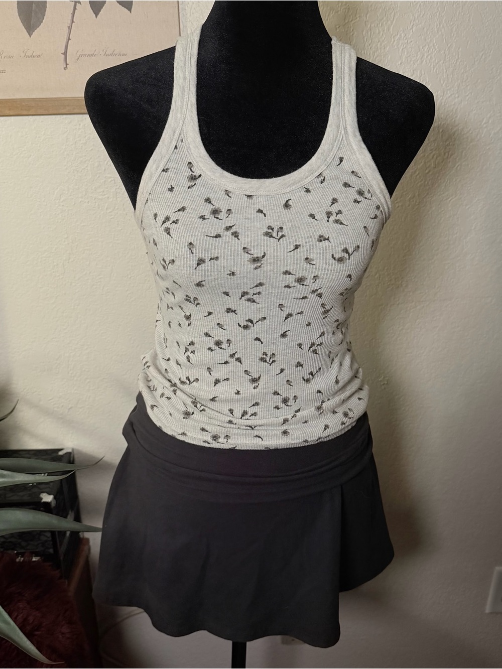American Eagle Light Gray Floral Ribbed Racerback Tank Top